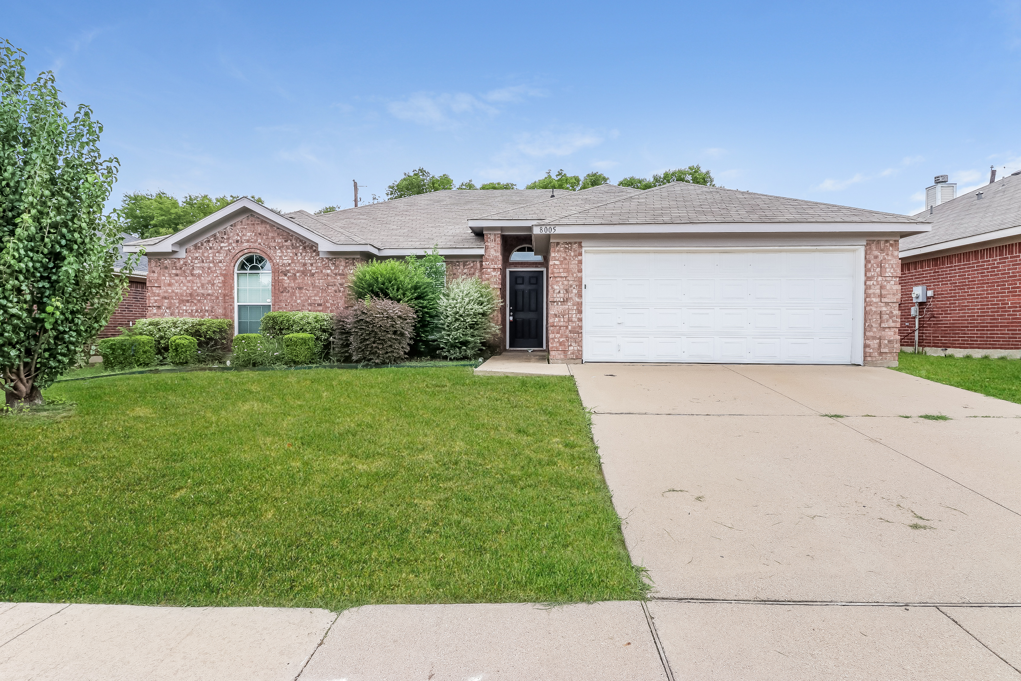 8005 McMurtry Dr Arlington, TX 76002